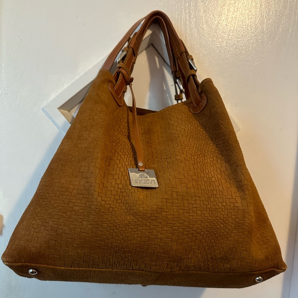 Beautiful bag used a couple of times in excellent condition.